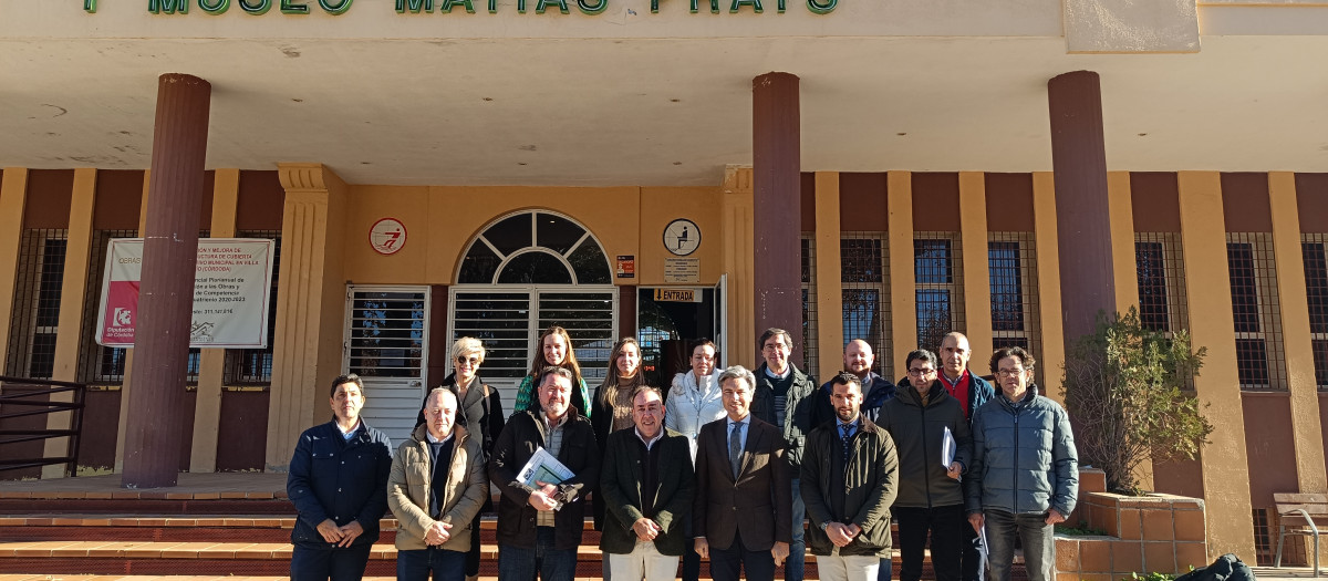 Visita al Polideportivo de Villa del Río