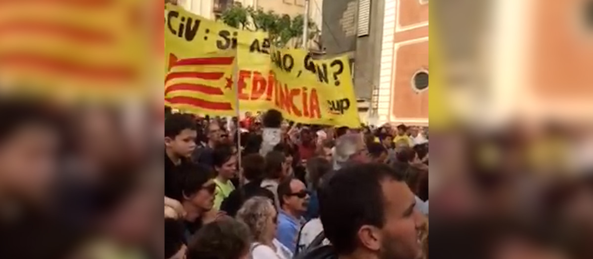 Este fue el acoso sufrido por los padres que pidieron un 25% de clases en castellano en Cataluña