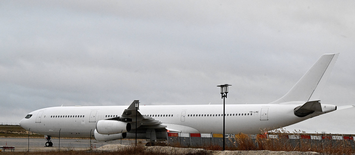 Airbus A340 retenido en Francia