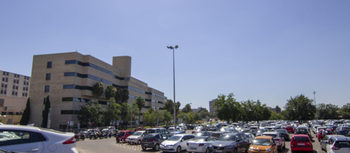 Aparcamiento del Hospital Reina Sofía