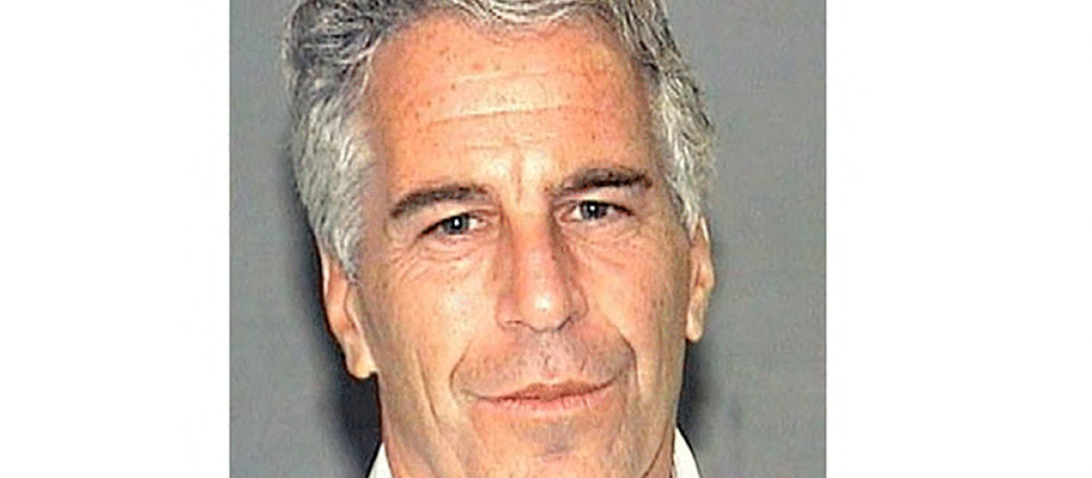 Jeffrey Epstein en una fotografía de la policía del condado de Palm Beach