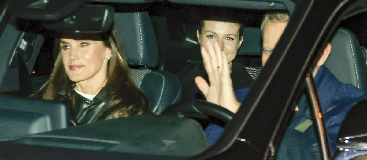 Felipe VI, Letizia y la Princesa Leonor de Borbón llegando a casa del padre de la Reina