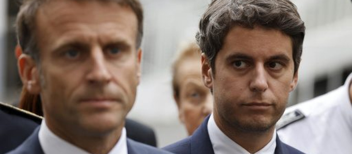 El ahora primer ministro de Francia, Gabriel Attal, junto al presidente francés Emmanuel Macron