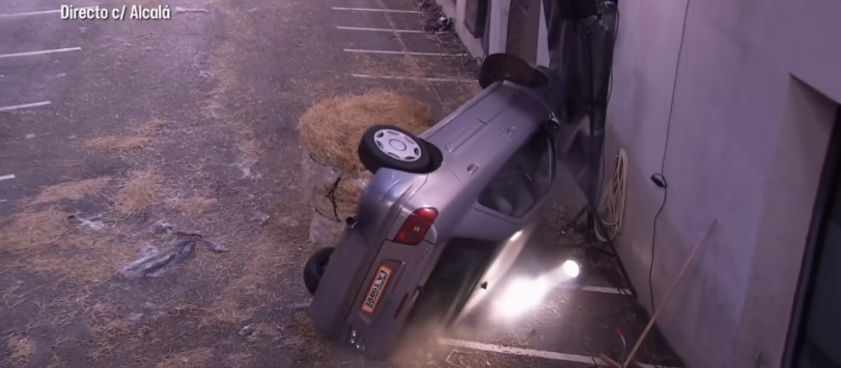 El coche conducido por un especialista volcó este miércoles en El Hormiguero