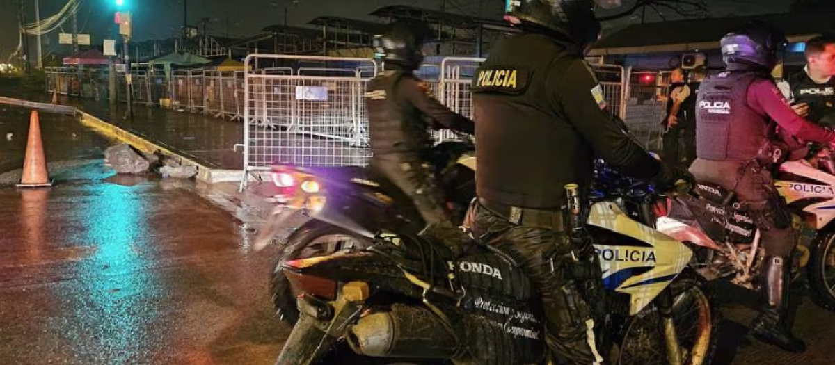 La Policía nacional de Ecuador custodia la Penitenciaria del Litoral