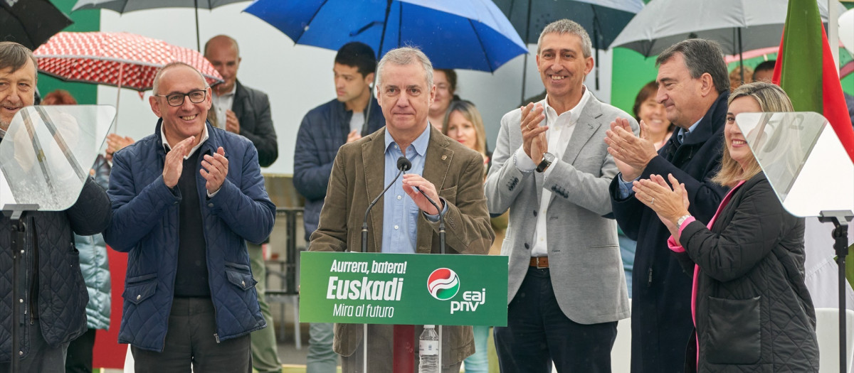 (I-D) El presidente del ABB del EAJ-PNV, José Antonio Suso; el diputado general de Álava y candidato del PNV a la reelección, Ramiro González; el Lehendakari, Iñigo Urkullu; el 
candidato a la alcaldía de Salvatierra/Agurain, Ernesto Saiz; el portavoz del PNV en el Congreso de los Diputados, Aitor Esteban;  y la diputada de Álava, Irma Basterra, durante un mitin del Partido Nacionalista Vasco, a 20 de mayo de 2023, en Agurain, Álava, País Vasco (España). El acto se celebra de cara a las próximas elecciones del 28 de mayo.
20 MAYO 2023;EUSKADI;28M;ELECCIONES;PNV;PARTIDO NACIONALISTA VASCO
Pablo González / Europa Press
(Foto de ARCHIVO)
20/5/2023