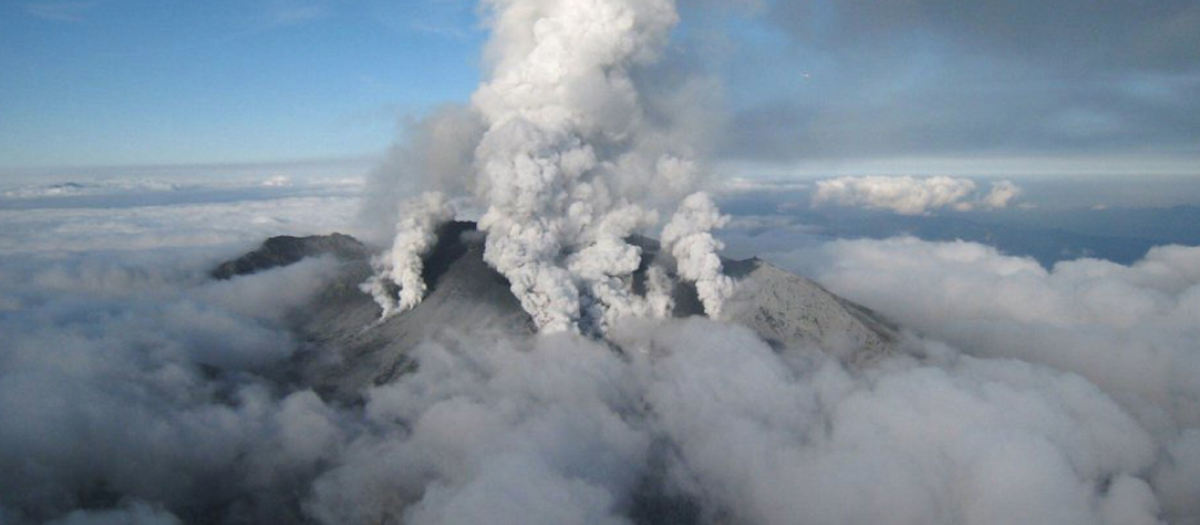 Japón incrementa el nivel de alerta por la erupción volcánica del Monte ...