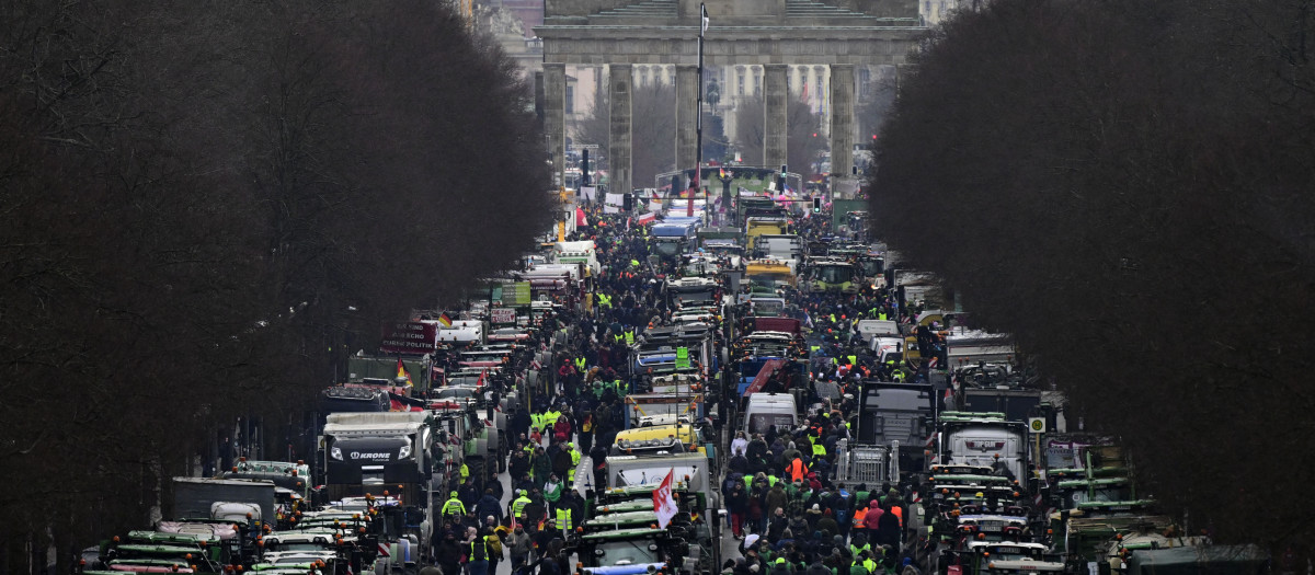 Tractores y camiones bloquean las calles de Berlín en protesta