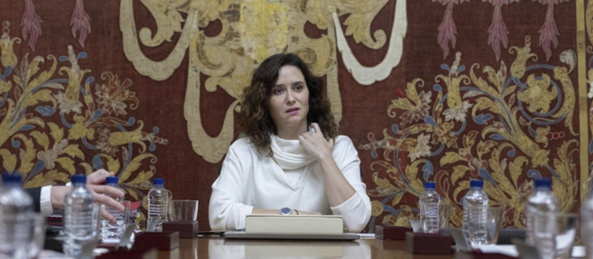 La presidenta de la Comunidad de Madrid, Isabel Díaz Ayuso, preside la reunión del Consejo de Gobierno