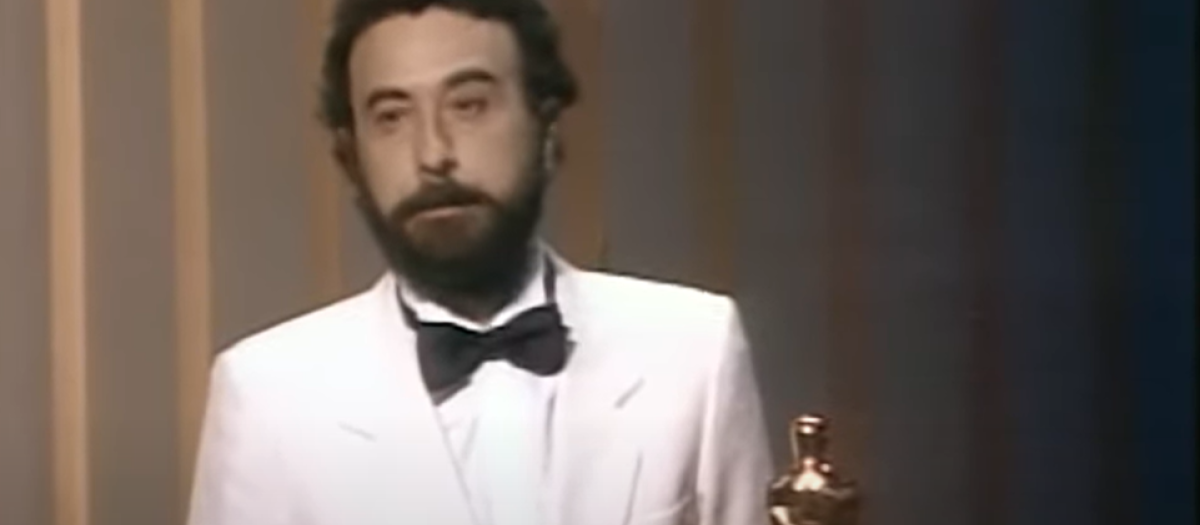 José Luis Garci tras recibir el Oscar en 1983