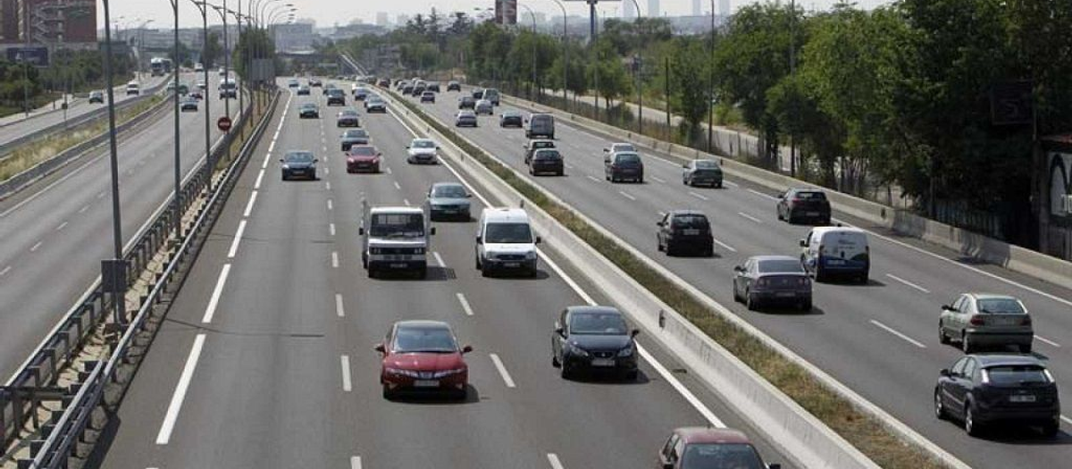 El carril derecho debe usarse exclusivamente para adelantar