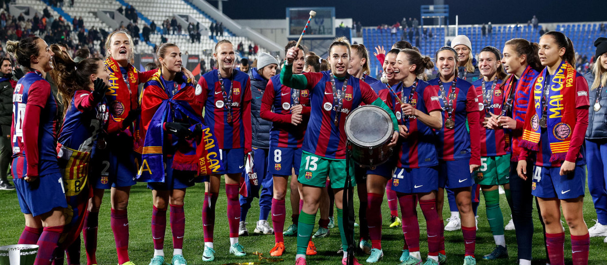 Las jugadoras del Barça celebran su triunfo en la Supercopa de España femenina