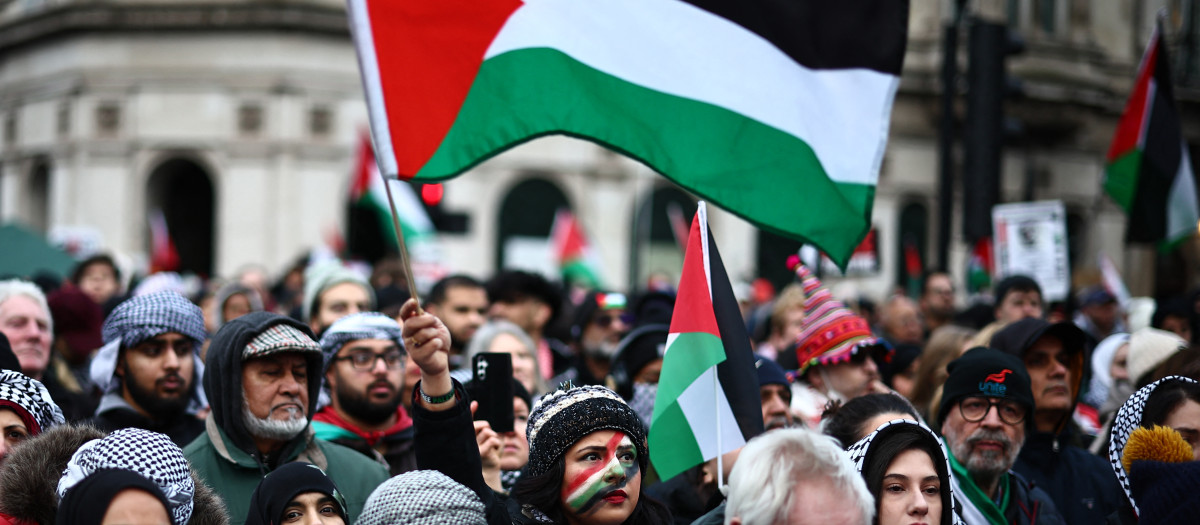 Miembros de Hizb ut Tahrir introdujeron consignas antisemitas en las manifestaciones en Londres a favor de Hamás