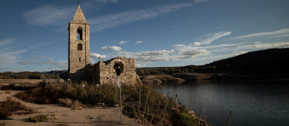 Iglesia de Sant Romà de Sau en el pantano de Sau