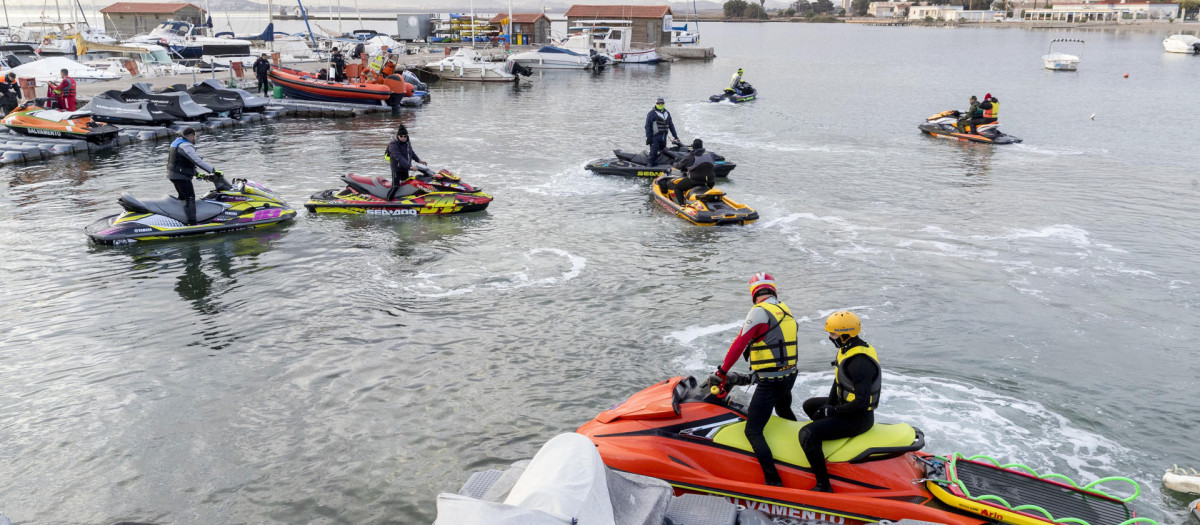 Imagen del operativo de búsqueda en el mar Menor iniciado este domingo