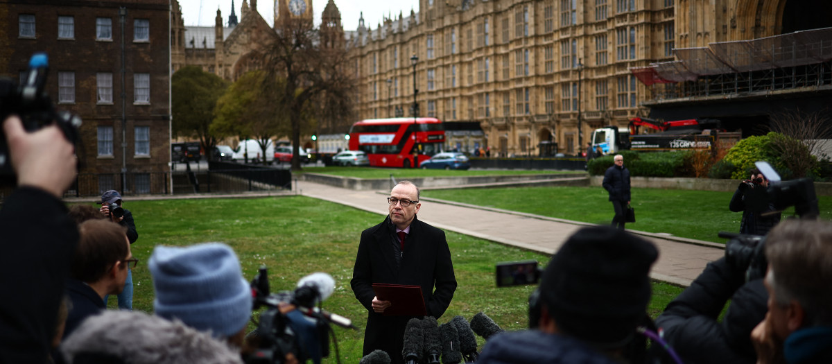 El secretario británico de Irlanda del Norte, Chris Heaton-Harris,