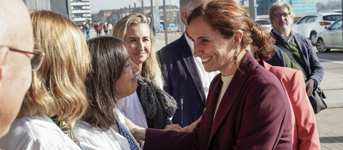 La ministra de Sanidad, Mónica García, visita el Hospital Universitario Central de Asturias (HUCA)