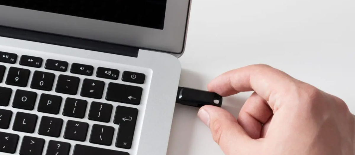 Cuidado si te encuentras un pendrive en la calle, podría tratarse de un cebo de baiting