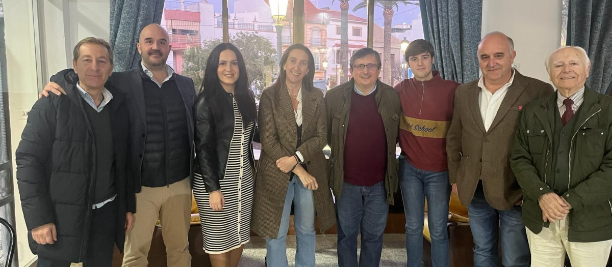 La presidente de VOX, Paula Badanelli, ha visitado junto a miembros del CEP la localidad de Aguilar de la Frontera