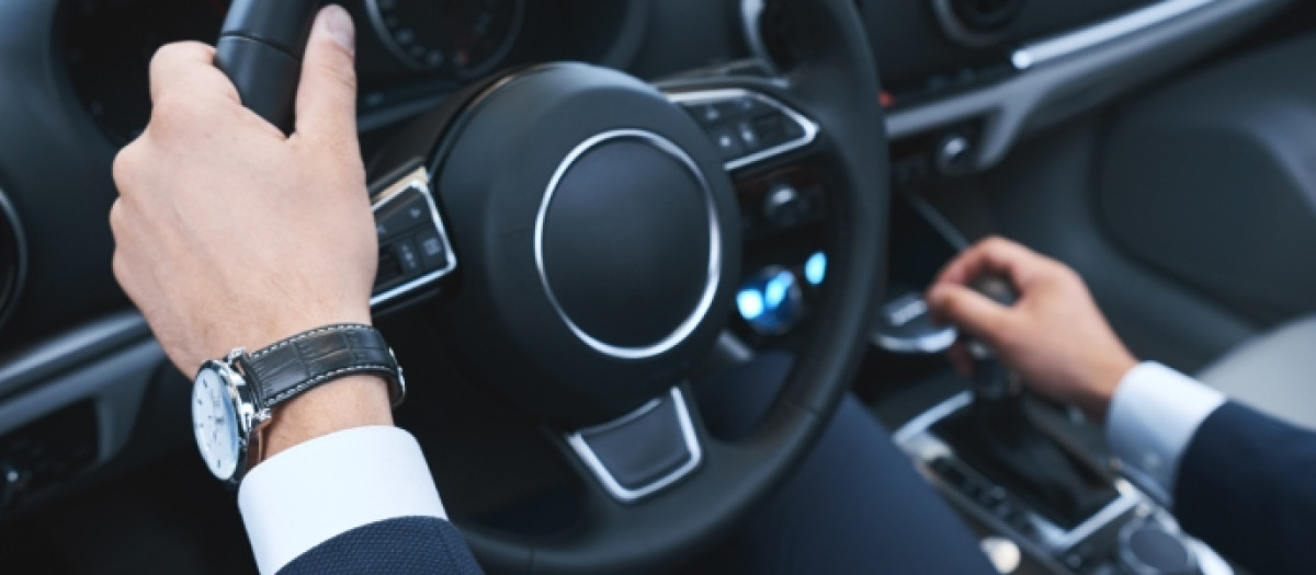 Al volante es muy sencillo identificar el tipo de reloj que lleva un conductor