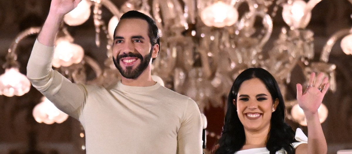 Nayib Bukele y su mujer, Gabriela Rodriguez celebran el triunfo en las elecciones