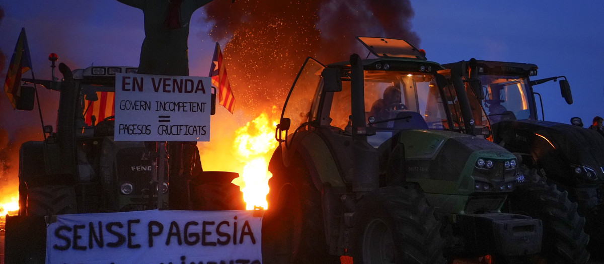 Los agricultores de Girona en la autopista AP-7 y la N-II