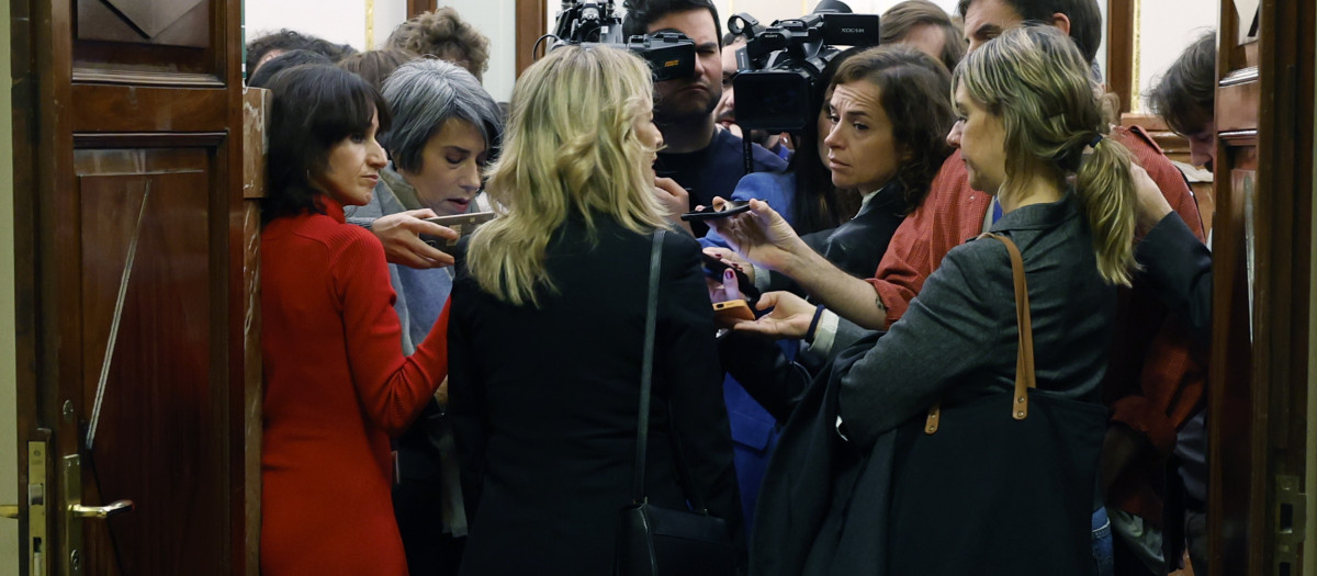 La ministra de Trabajo, Yolanda Díaz responde a los medios tras la sesión de control