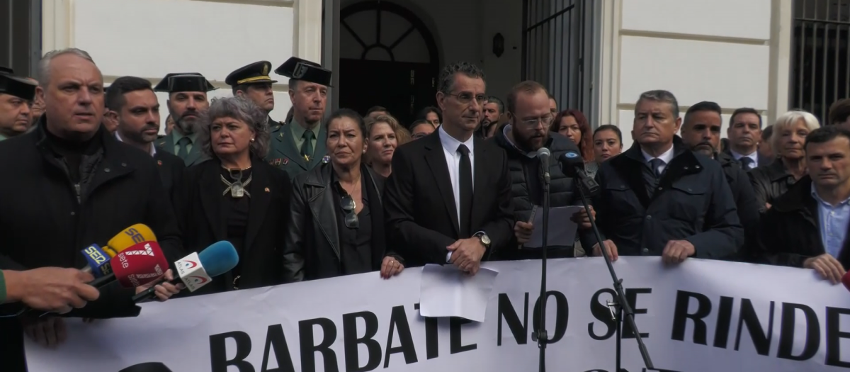 El alcalde de Barbate, Miguel Molina, durante el homenaje a los dos guardias civiles asesinados