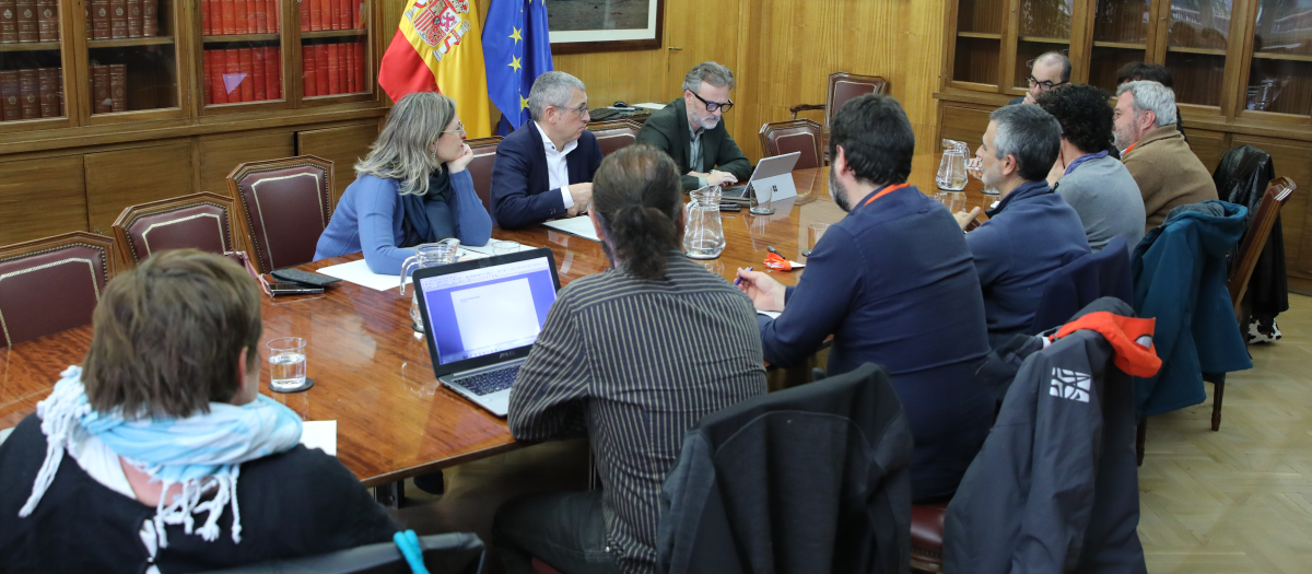 Morán informa a ONG ecologistas de las medidas contra la sequía, "soluciones que espera no tener que implementar"