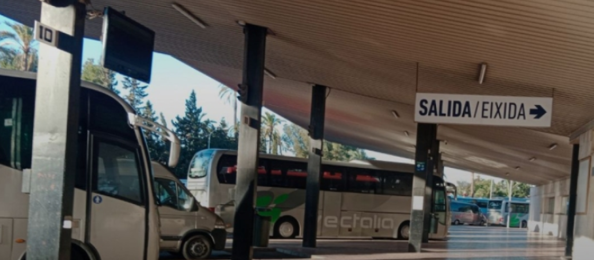 Estación de autobuses de Elche, rotulada en valenciano