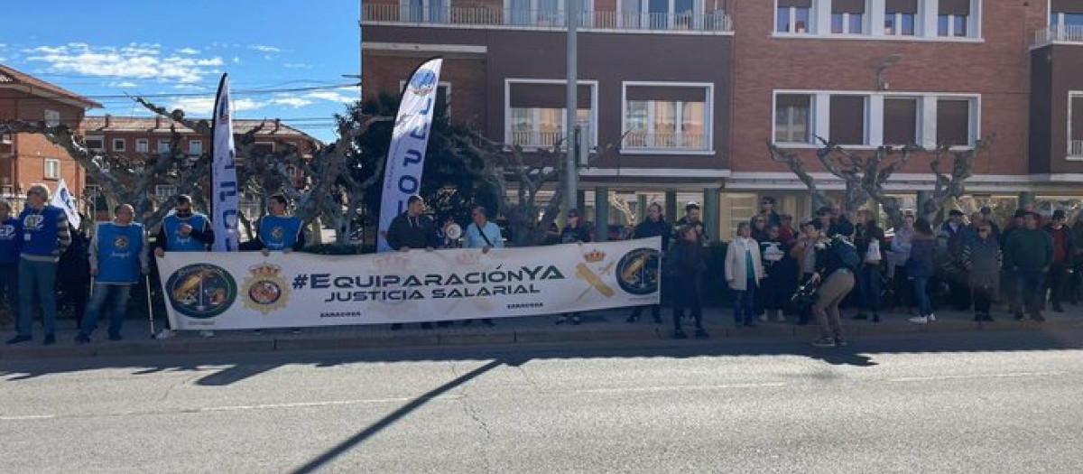 Policías nacionales reciben al ministro del Interior, Fernando Grande-Marlaska al grito de "¡dimisión!" en Calatayud