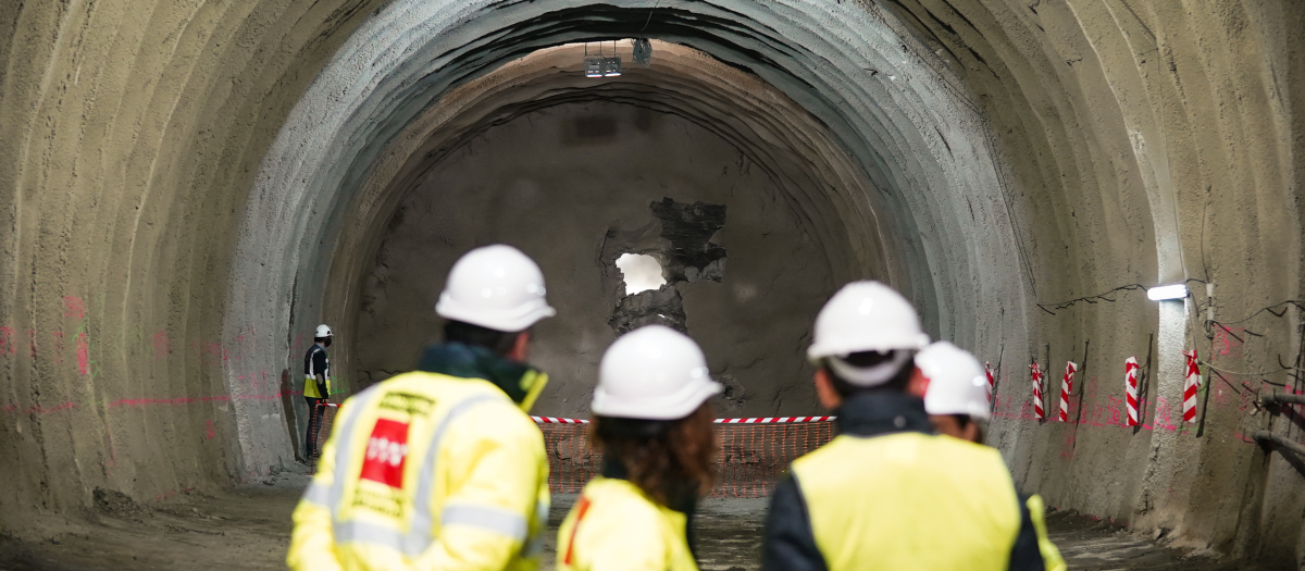 Isabel Díaz Ayuso en las obras de ampliación de la línea 3 de Metro de Madrid