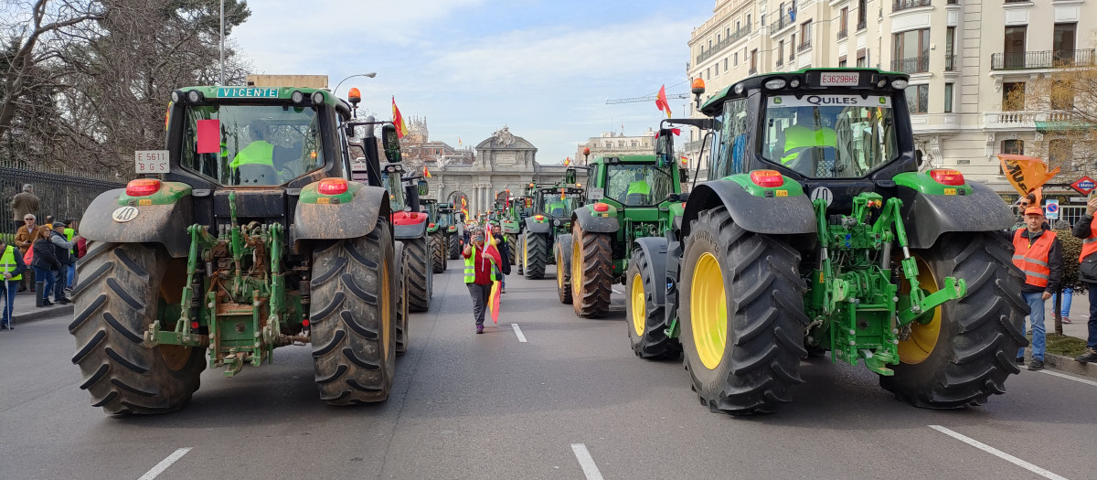 Así ha sido la entrada de los tractores en la Puerta de Alcalá de Madrid