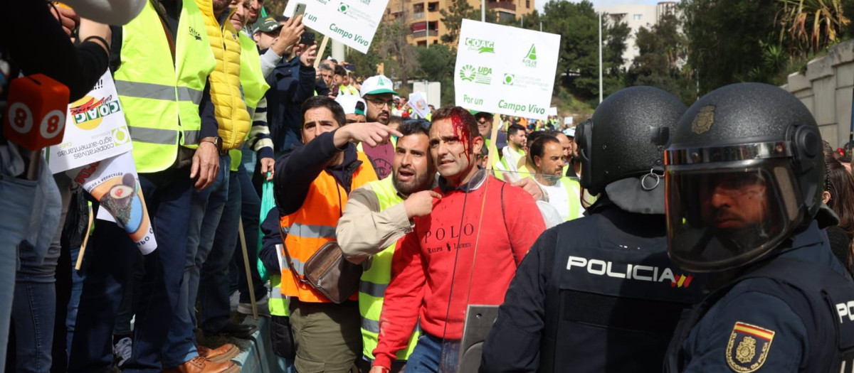 Un manifestante herido en la movilización de los agricultores en Algeciras