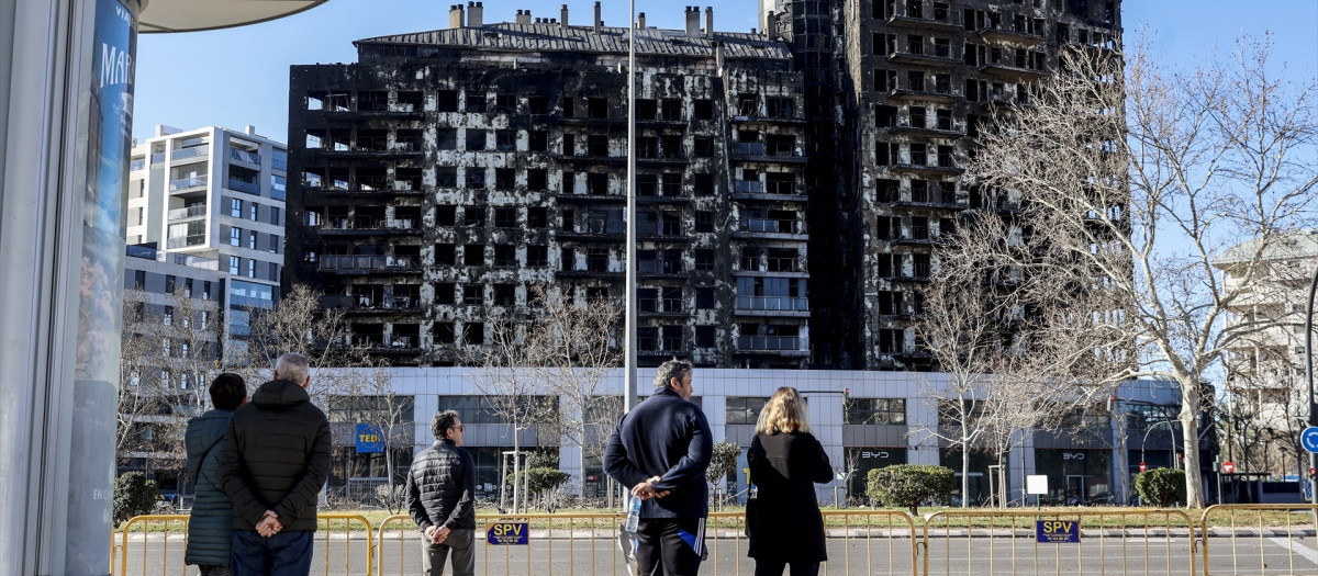 Luto en Valencia tras el incendio de un bloque de viviendas en Campanar