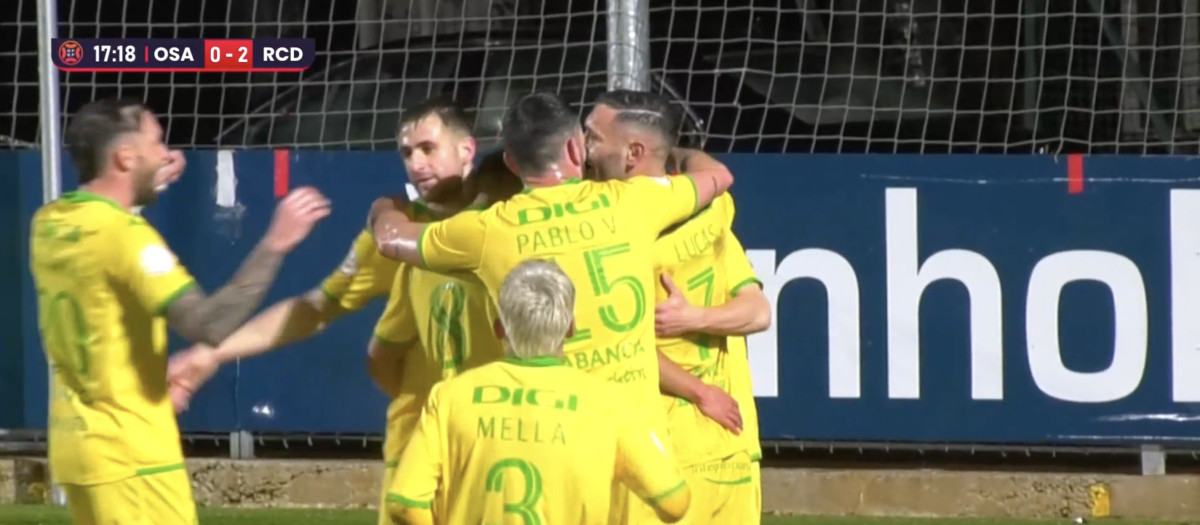 Los jugadores deportivistas celebran el segundo tanto ante el Osasuna Promesas