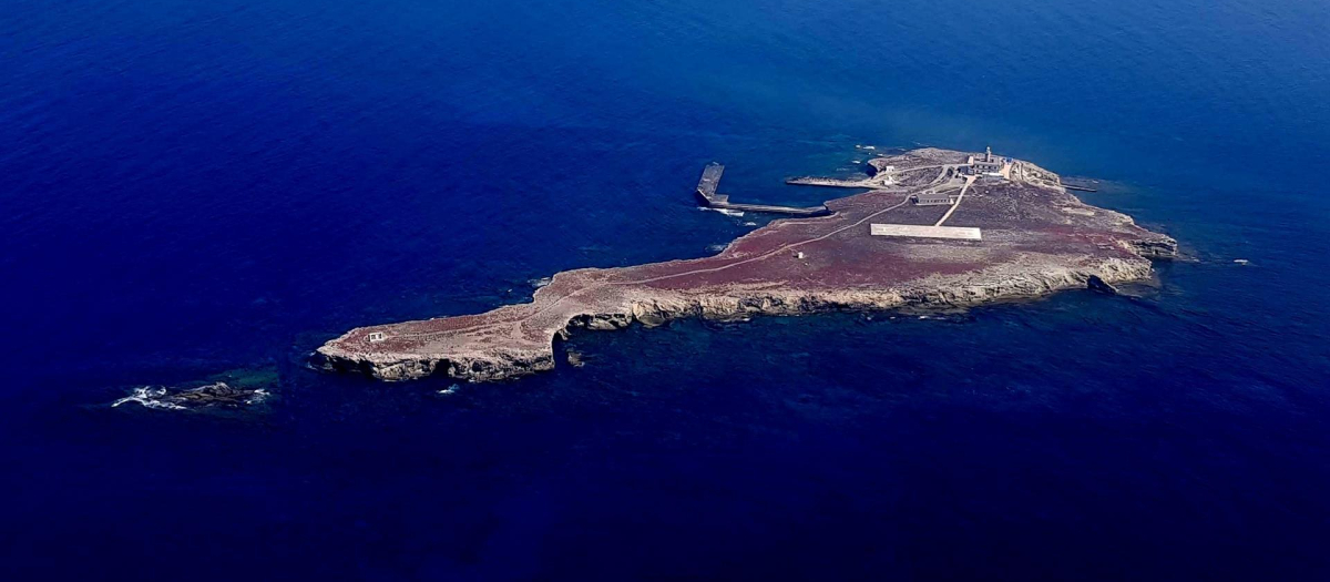 La isla de Alborán, escala de la inmigración ilegal en el Mediterráneo