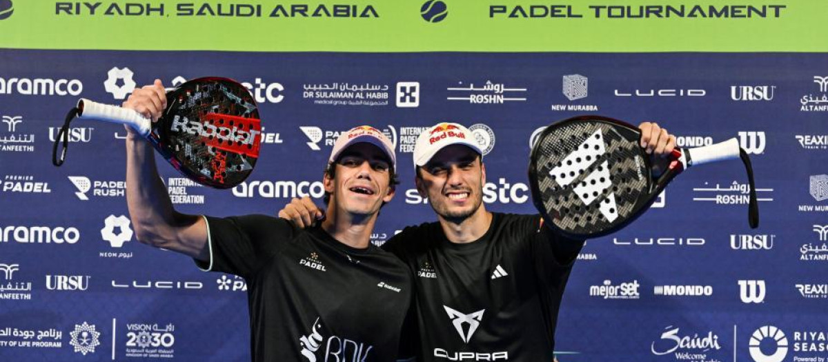 Juan Lebrón y Alejandro Galán celebran la victoria en Riad