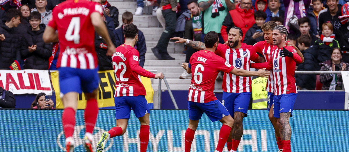 Los jugadores del Atlético de Madrid celebran el 1-0 frente al Betis