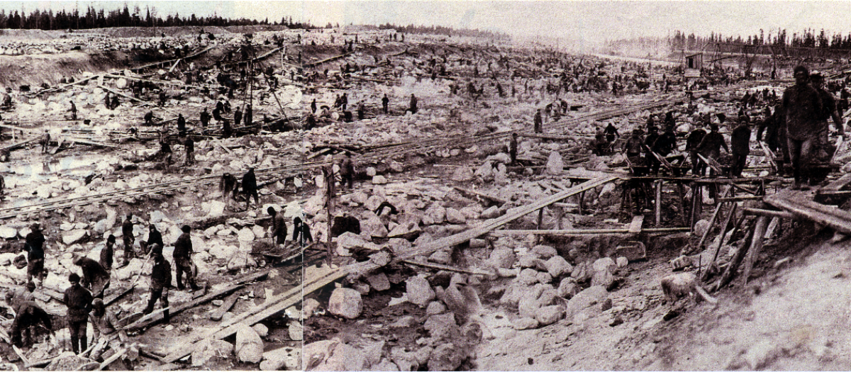 Prisioneros trabajando en la construcción del canal Mar Blanco-Mar Báltico