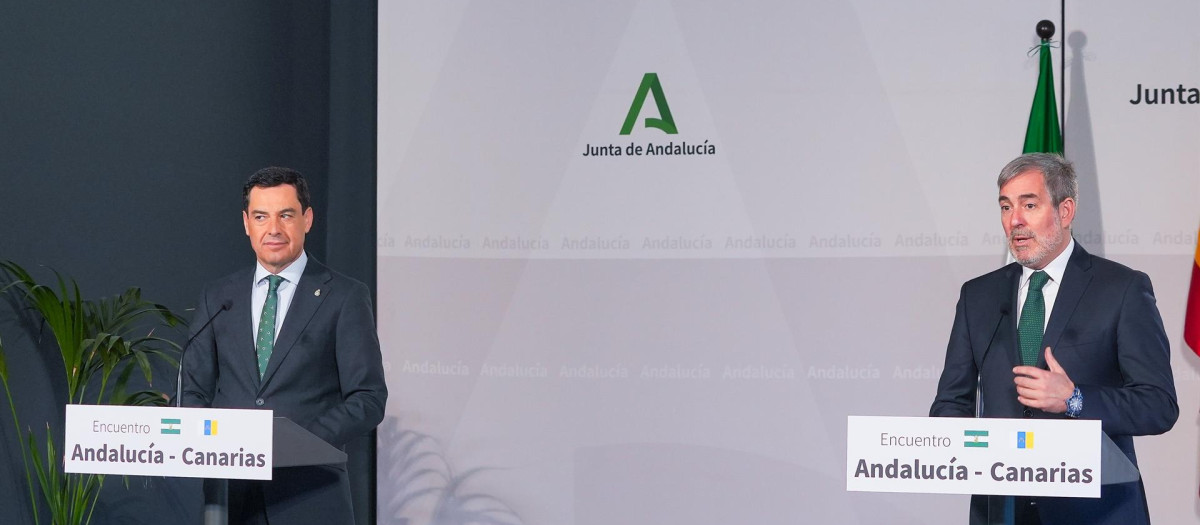 El presidente de Andalucía, Juanma Moreno, y de Canarias, Fernando Clavijo, en el Palacio de San Telmo