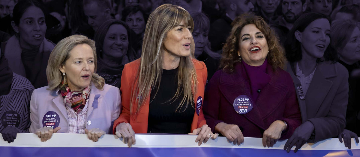 Políticas del PSOE y la mujer de Pedro Sánchez, Begoña Gómez, en la manifestación del 8-M de 2023