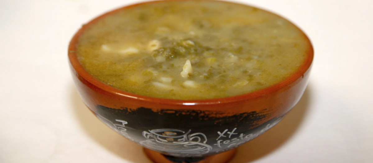 Un cuenco de caldo gallego de Mourente (Pontevedra)