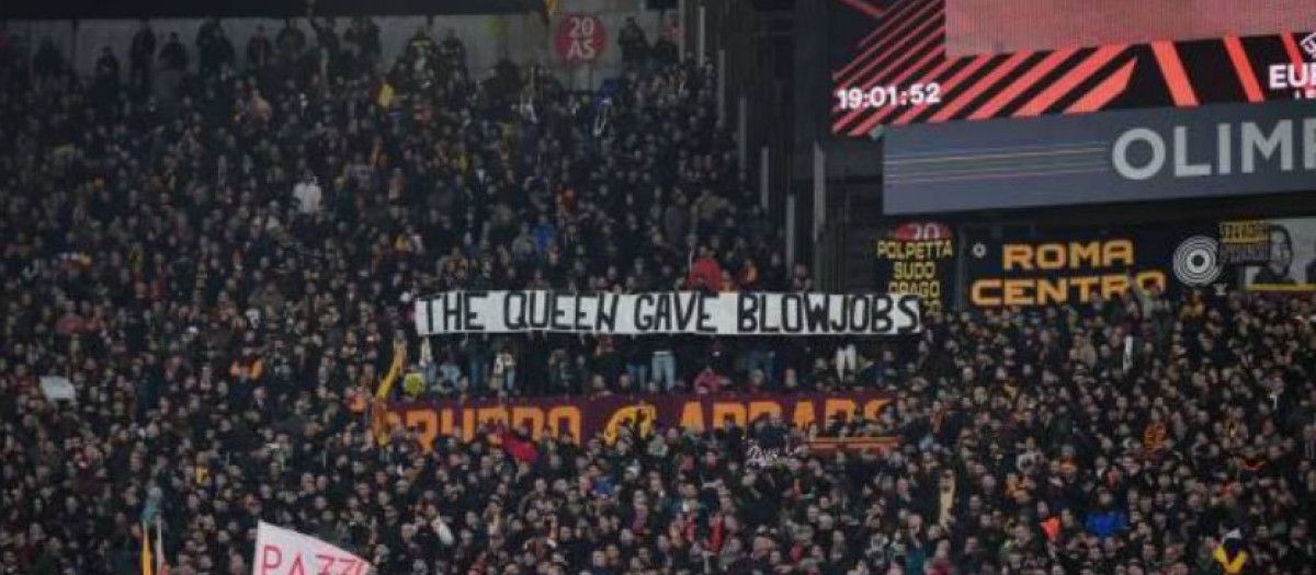 Los ultras de la Roma durante el partido de Europa League