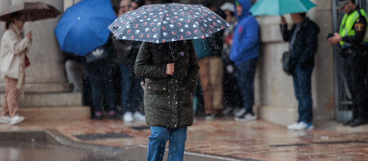 Se prevé que la lluvia se quede en Valencia todo el fin de semana, aunque ocasionales