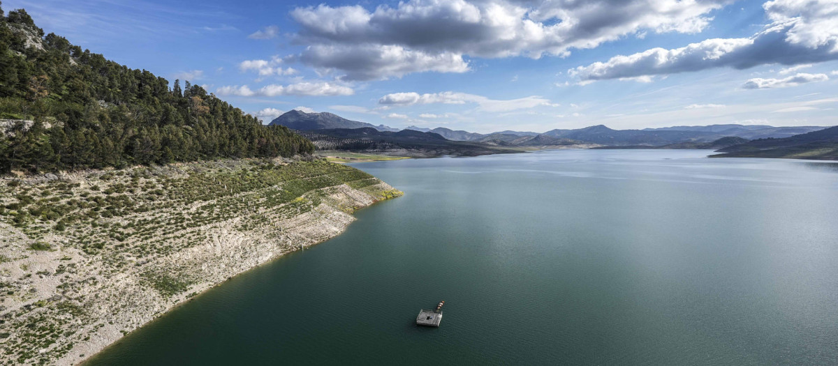 Imagen del embalse de Iznájar, el más grande de Andalucía