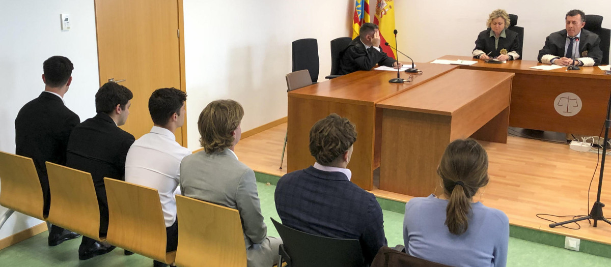 Juicio a la manada francesa que violó a una británica en Benidorm en 2019