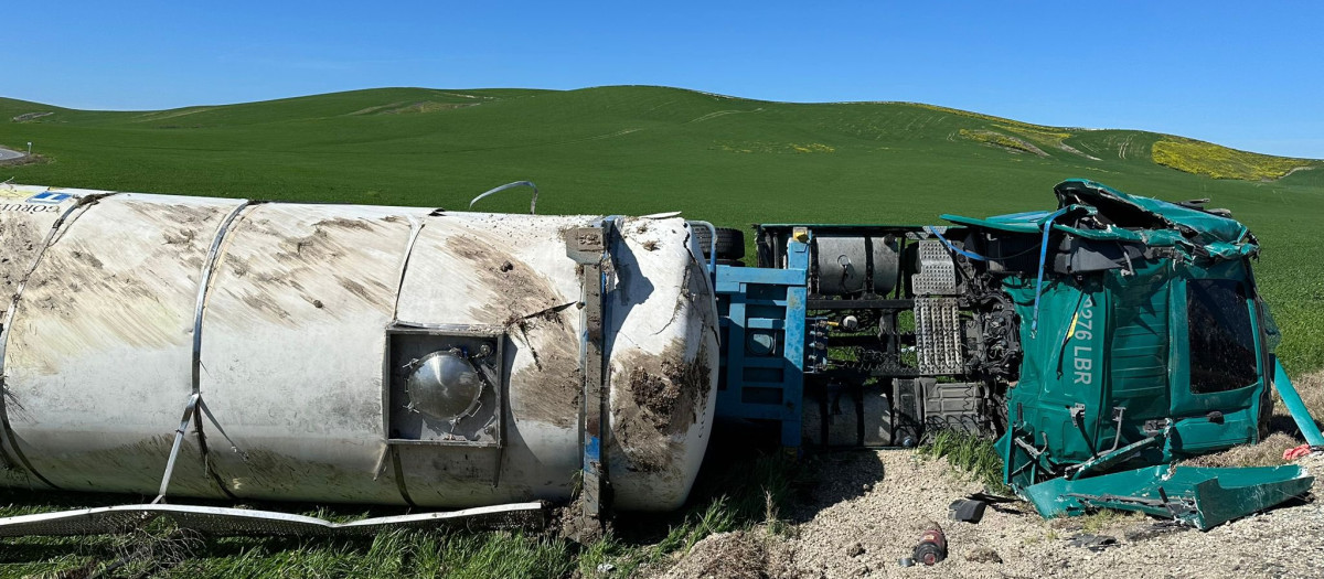 Uno de los vehículos implicados en el accidente, en la N-432