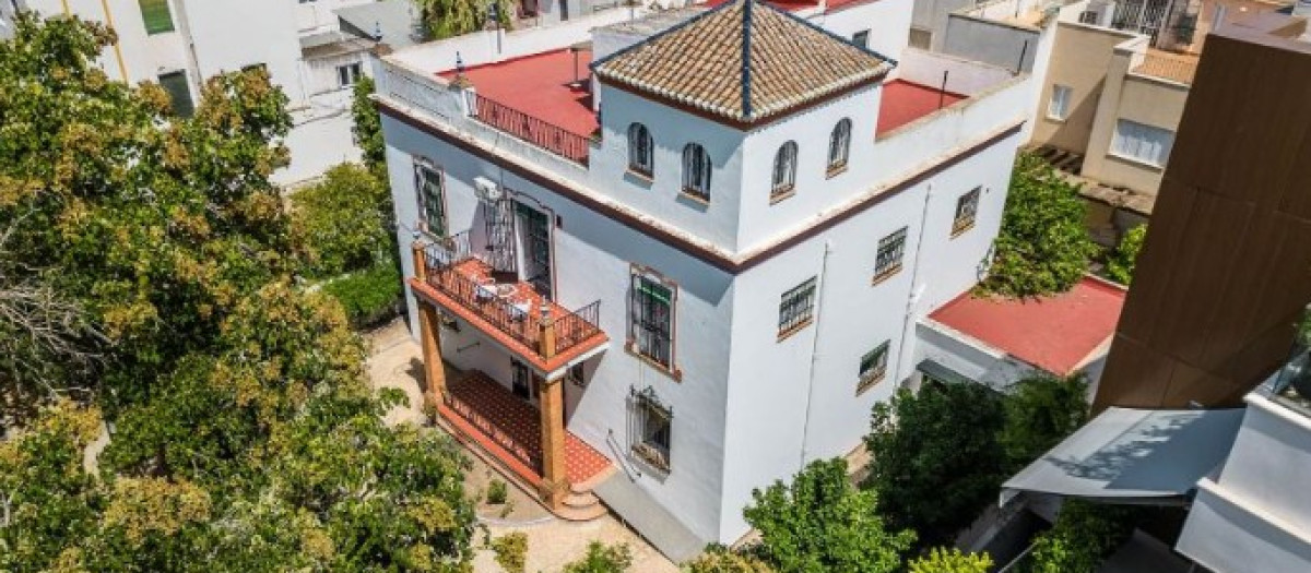 Este edificio, que fue hotel durante la Exposición Iberoamericana, se vende en Idealista