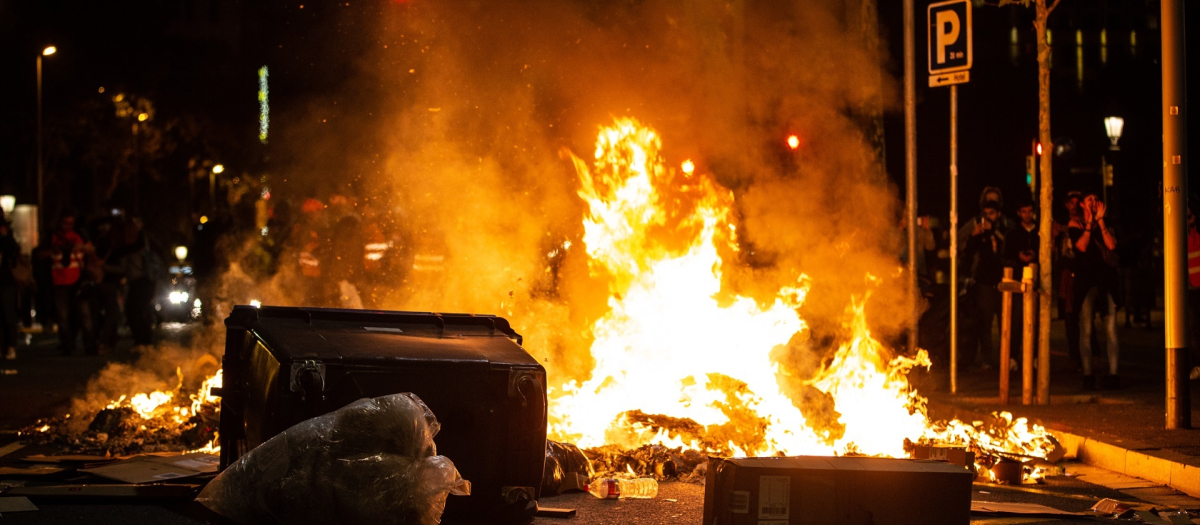Disturbios en el entorno del Paseo de Gracia y Plaza Cataluña en rechazo a la sentencia del 1-O
(Foto de ARCHIVO)
26/10/2019